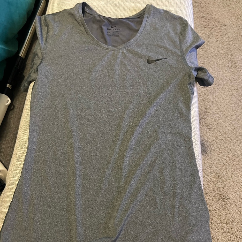 Nike Women's Gray Short Sleeve Tee